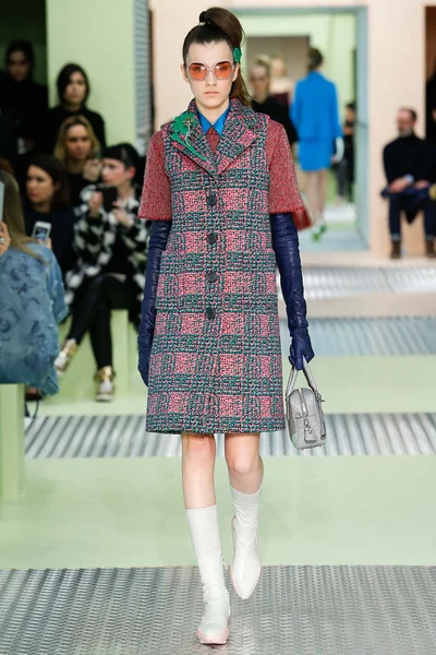 Look 18
